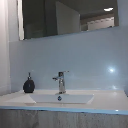 Les Regrattiers Apartment *